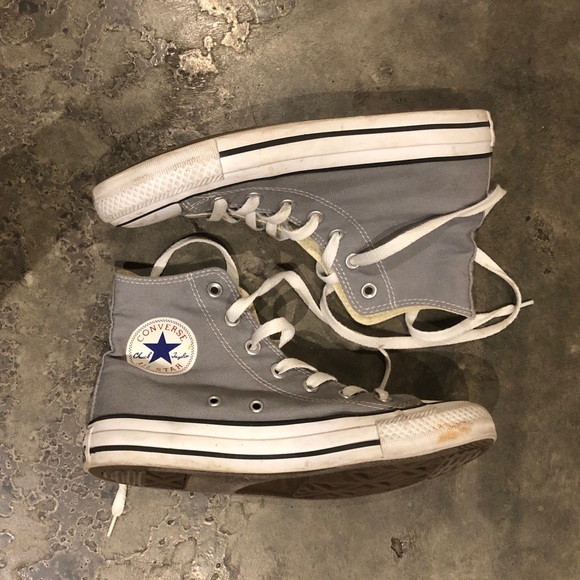 Converse Shoes - Light gray high top converse